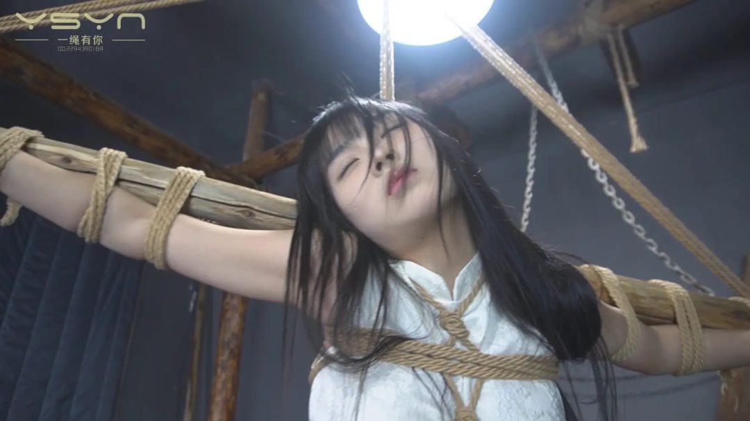【刑间傲骨】旗袍女英婷婷面对特务残酷酷刑捆绑吊打挠老虎凳等等刑具誓死如归坚贞不屈-11