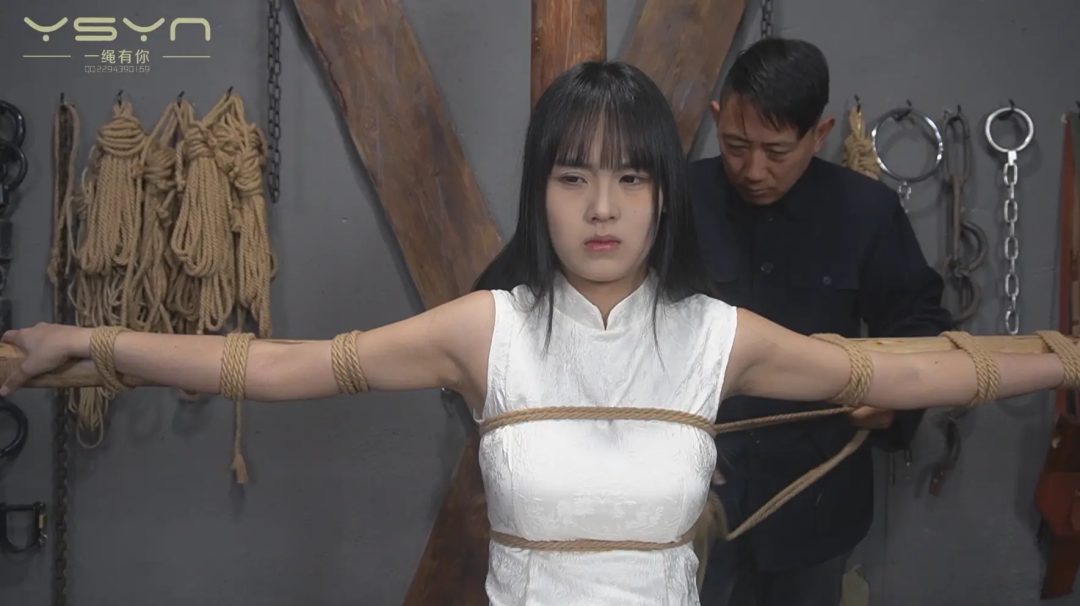 【刑间傲骨】旗袍女英婷婷面对特务残酷酷刑捆绑吊打挠老虎凳等等刑具誓死如归坚贞不屈-6