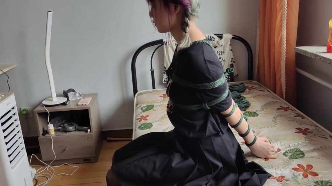 月潇驷马紧缚舔足训练-3