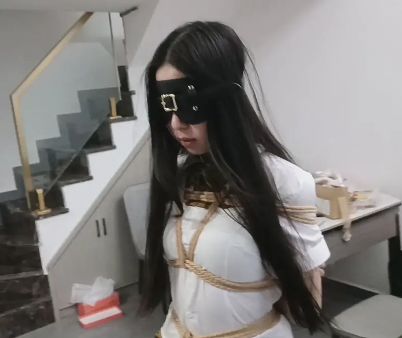 无意间发现校花小妖的秘密-2