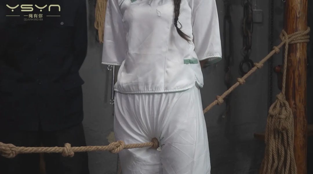 血色断头台之【嫣儿传奇】绑在X架烙铁老虎凳刷子铁钉铁钳板子鞭子重脚镣走绳上断头台-2