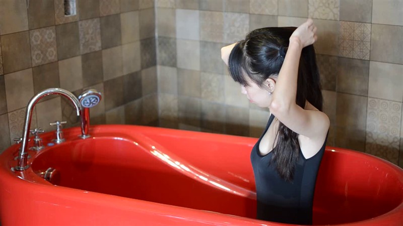 超可爱萌妹子被吊铐 戴口球反铐，绳缚绑腿，板铐，链铐，asp手铐全部用上-3