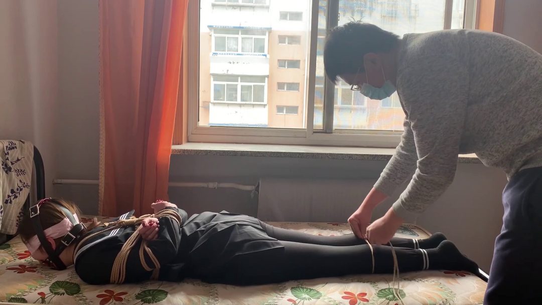 莹莹 马具口球 连头驷马强制抬头 挣扎口水-5