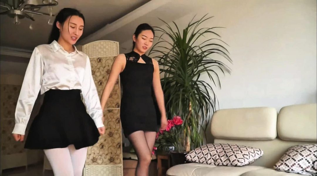 king定拍《黑白木乃伊姐妹 上》 超经典的逍遥老片 双御姐被全包成木乃伊 逐渐被包裹-1