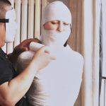 king定拍《黑白木乃伊姐妹 下》 超经典的逍遥老片 双御姐 全包成木乃伊 包裹成只能蠕动的黑白色人茧