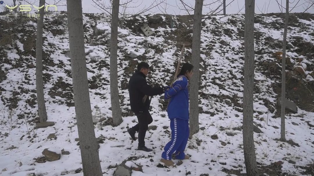 【雪域女死囚】被包养的女经理因伤人入监审讯惩罚判决临刑前模拟捆绑驷马后雪地五花大绑-18