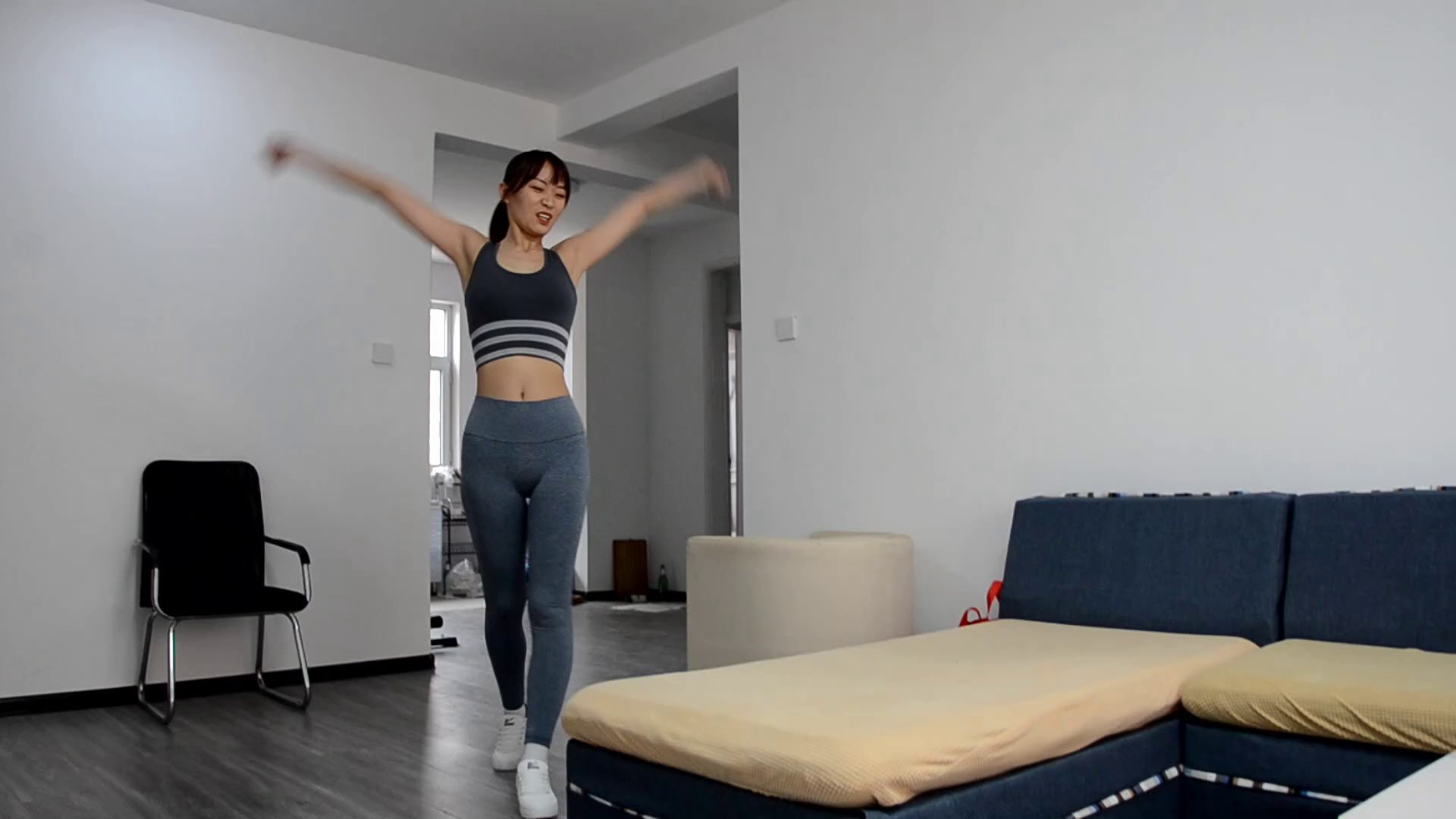 杜洋回归之作 亲自讲述不同物品堵嘴感受（丝袜、原味棉袜、内裤等） SP.走绳.超紧股绳