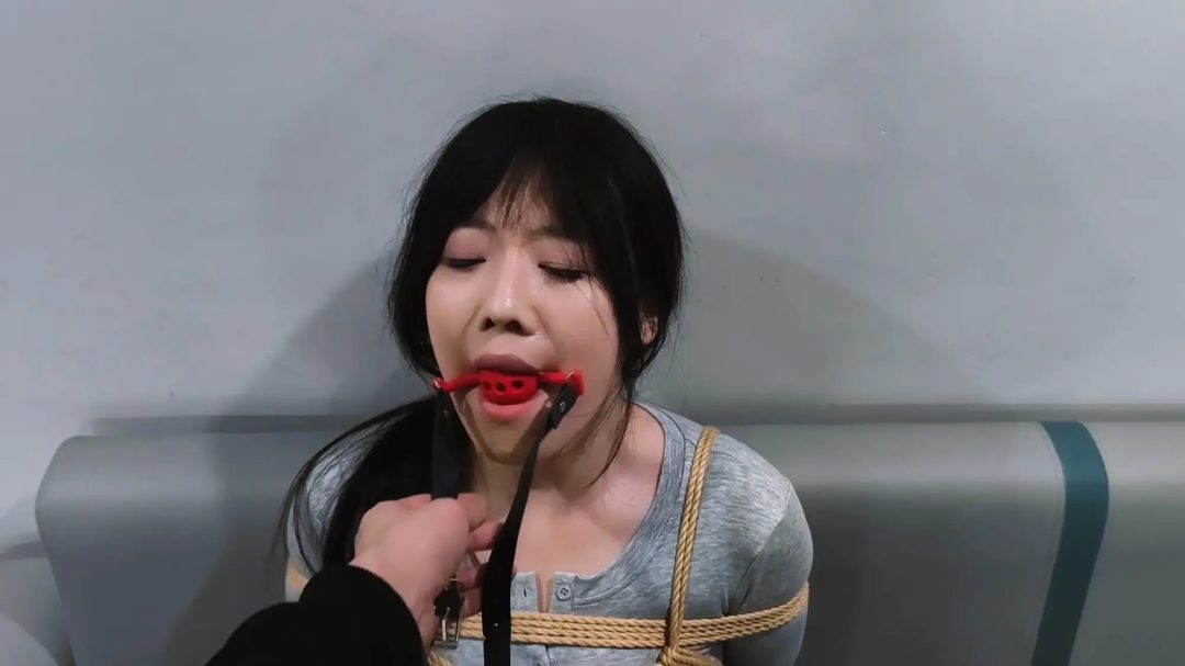 禾一工作室定拍微剧情—《美女家教变绳奴》美女老师关关上门教课 被变态学生紧缚 惨遭玩弄 竟然主动求绑！-11