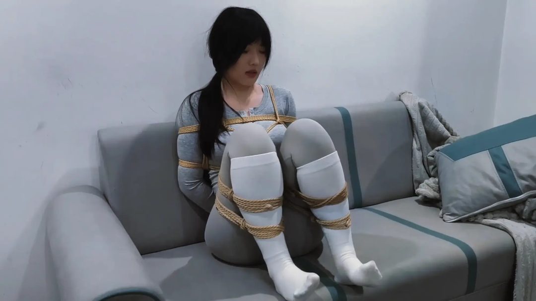 禾一工作室定拍微剧情—《美女家教变绳奴》美女老师关关上门教课 被变态学生紧缚 惨遭玩弄 竟然主动求绑！-10