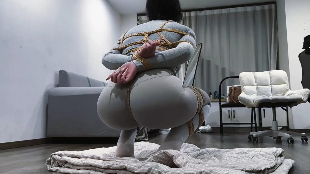 禾一工作室定拍微剧情—《美女家教变绳奴》美女老师关关上门教课 被变态学生紧缚 惨遭玩弄 竟然主动求绑！-9