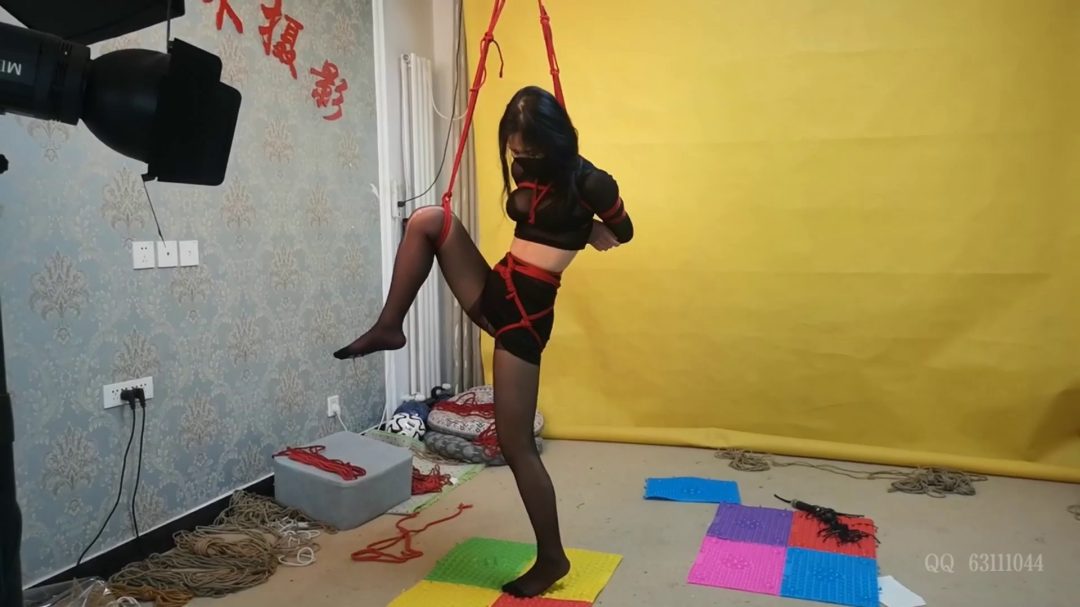 凌宇哭泣的指压版酷刑 磨破黑丝-7