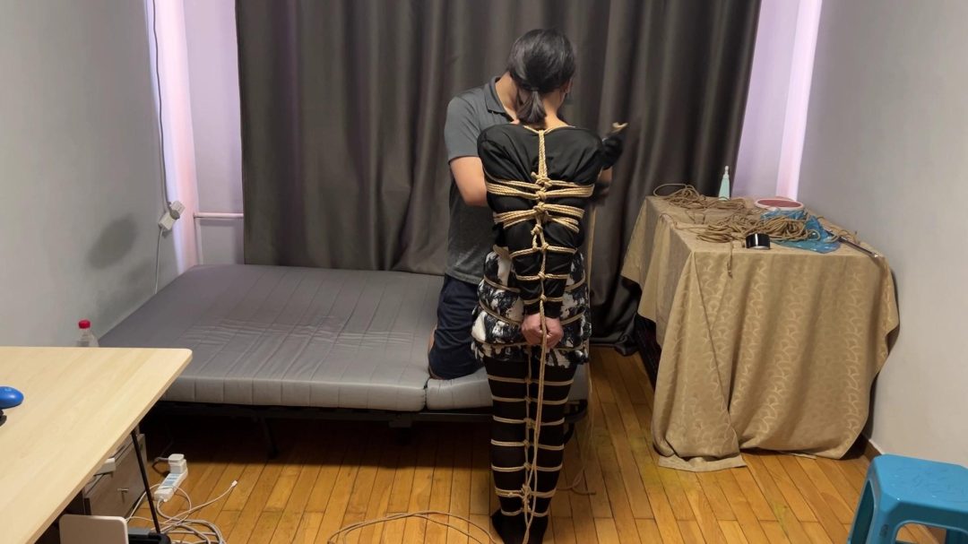 约绑驷马美女主播 超紧堵嘴放置-6