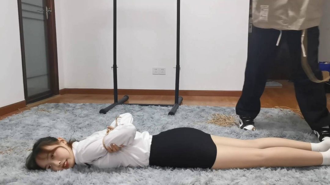 甜妹雨琪紧缚实验（挑战篇）-2