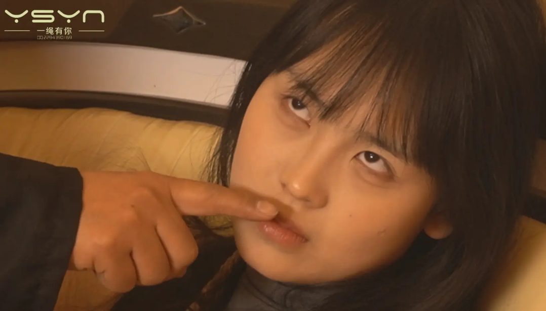 【遭报复的宋晓玉】性感妖娆高颜值的女队长宋晓玉遭沈建报复捆绑戴上口球接口水又绑床上挠脚心 摆弄-11