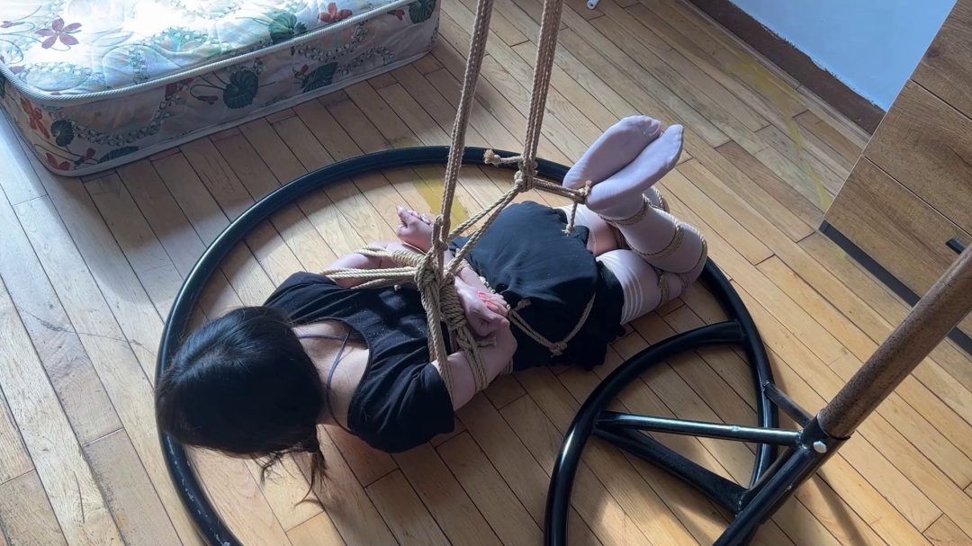 lo妹超紧舞蹈服白丝蛇缚驷马地吊-8