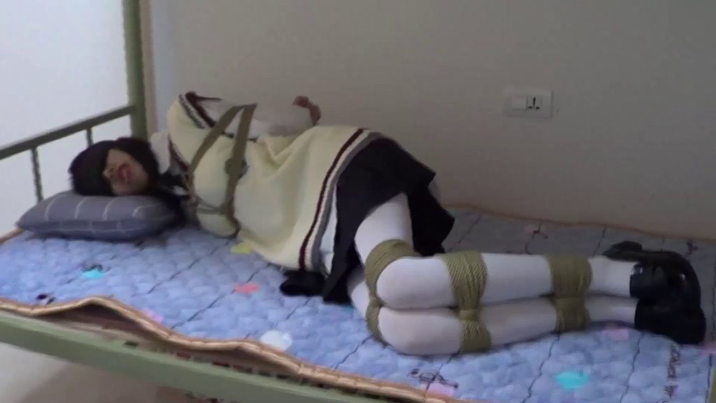 定拍00后美女红豆妹子的捆绑调教-1