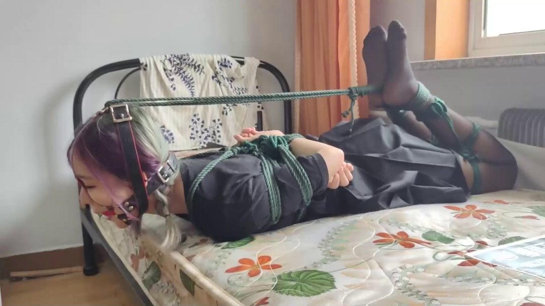 月潇 黑丝超紧驷马放置流口水堵嘴-6