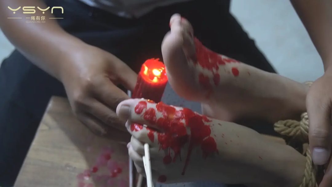 【青春的火焰】五四装女孩被抓刑讯逼供老虎凳打挠蜡烛烧烫脚心驷马紧敷晕死刑场五花大绑枪决-12