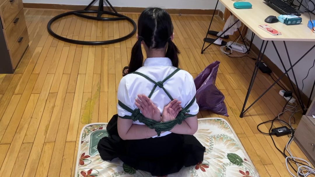 大长腿炮架驷马 行刑式捆绑-1