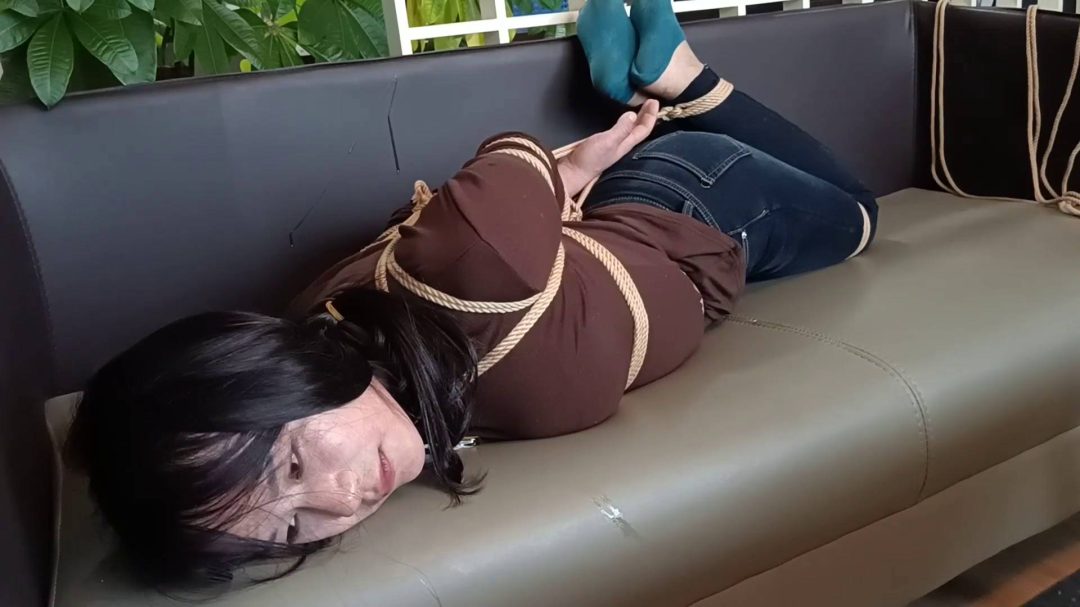 勇敢的家庭主妇第一季，极限捆绑、勒头驷马-8