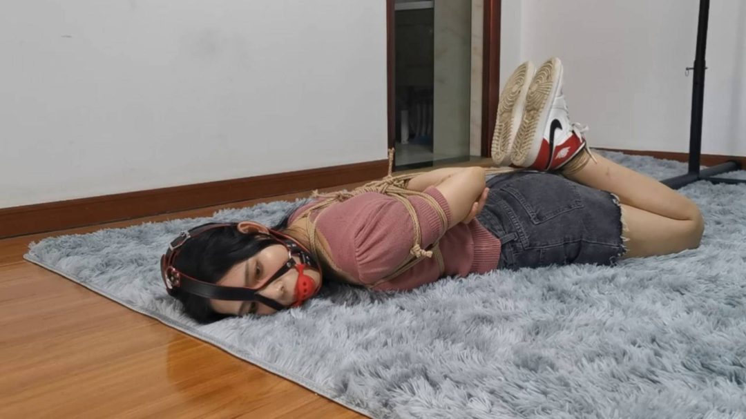 青青热裤驷马，好看的女孩怎么绑都好看-6