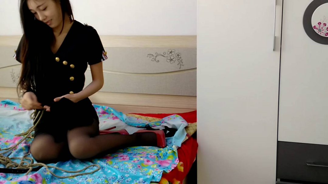 美女魔术师小雪之自缚陷阱-3