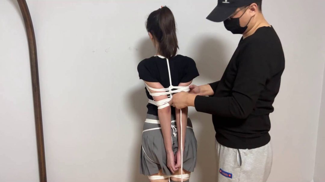 蛇缚驷马身材超好的晓欢妹子，绑到黑紫的并肘-4