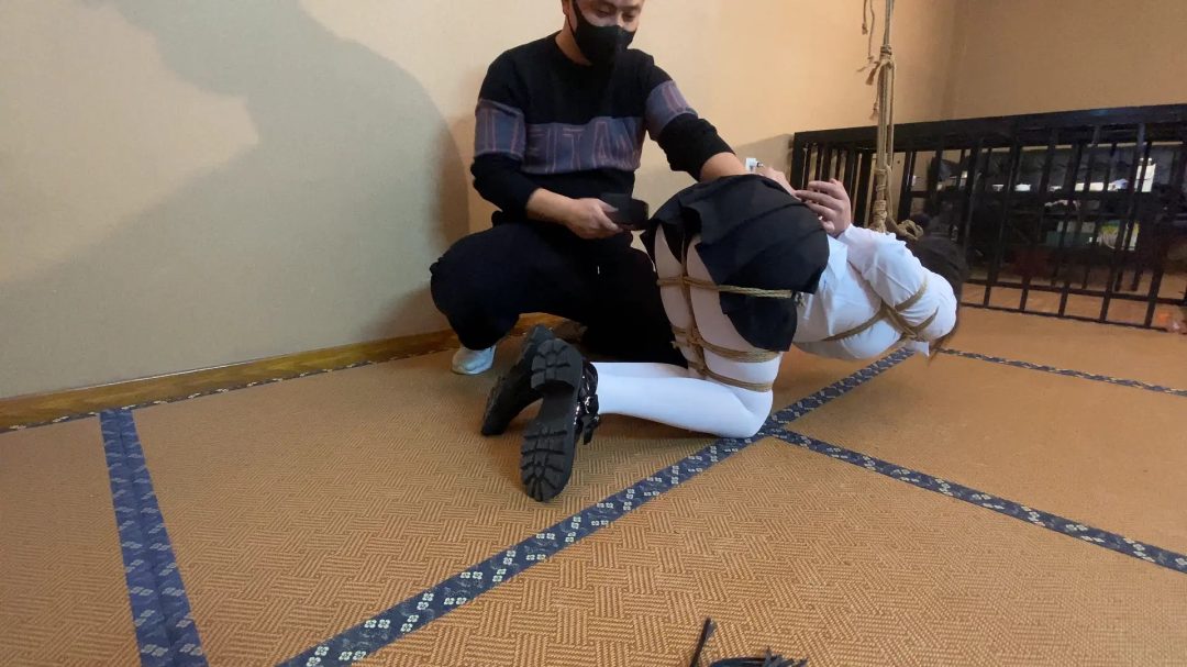 【山鬼工作室】动动制服白丝诱惑 sp 舔舐-1