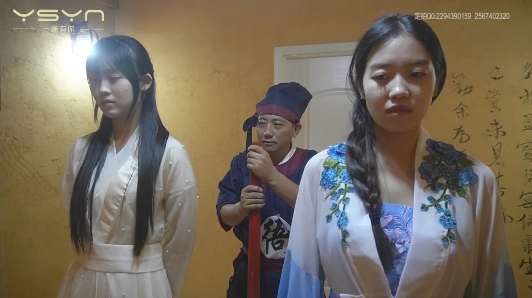 色迷知县命手下抓来两个舞女五花大绑跳舞威逼刑罚老虎凳滴蜡挠打脚心玩弄冤假错案-4