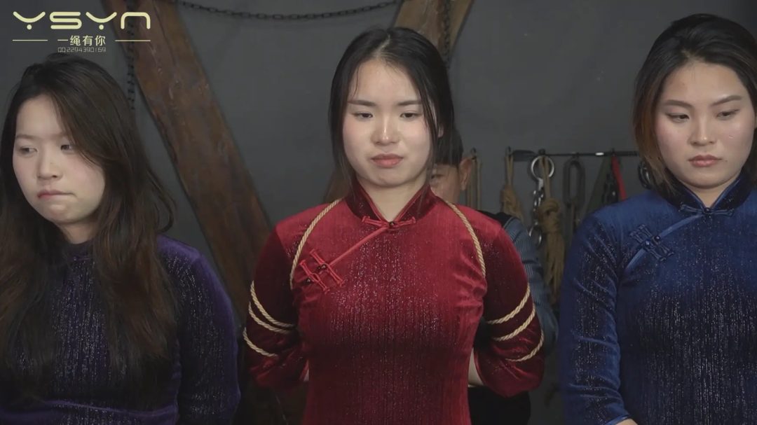 大场面【上才艺的六美女】六位漂亮旗袍女孩展示自己的才艺跳舞唱歌五花大绑起来继续展示-7