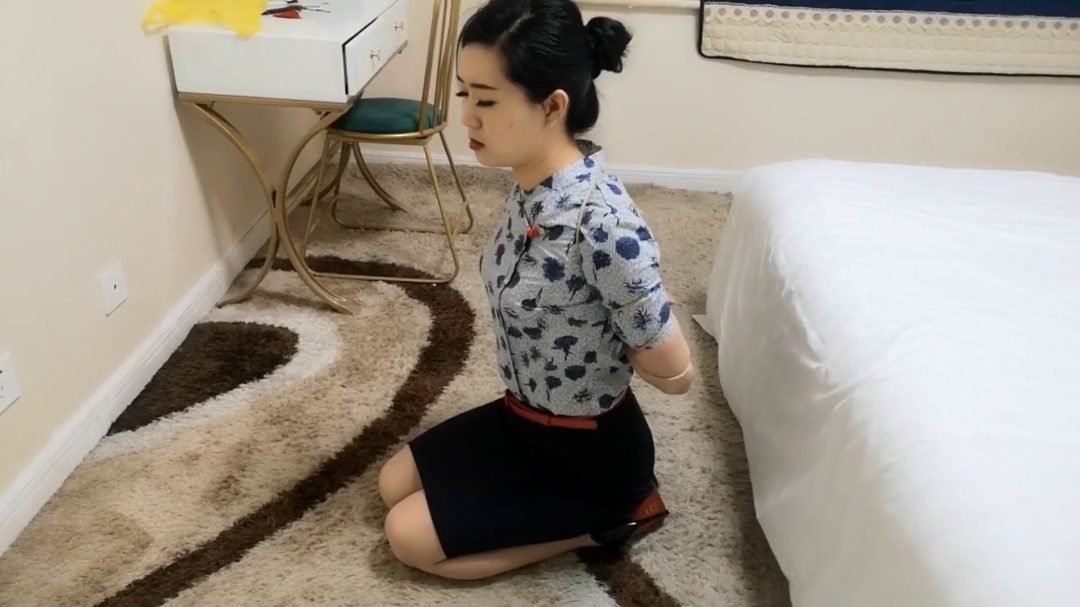 恋恋 黑丝空姐 超大口球堵嘴 蛇鞭刑-2