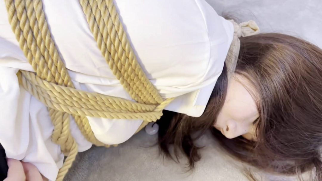 ol美女下班被入室捆绑折磨十天-7