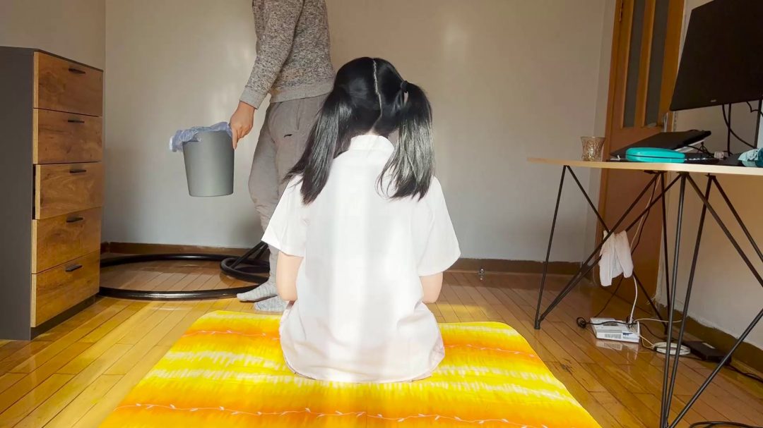 双马尾JK妹子尝试新姿势，驷马小鸡缚严厉驷马，马具口球堵嘴挣扎-1