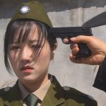 【血色潜伏】潜伏女孩惨遭捆绑吊打老虎凳铁钳子刷子挠脚心驷马吊起打虐不屈五花大绑插牌被枪决