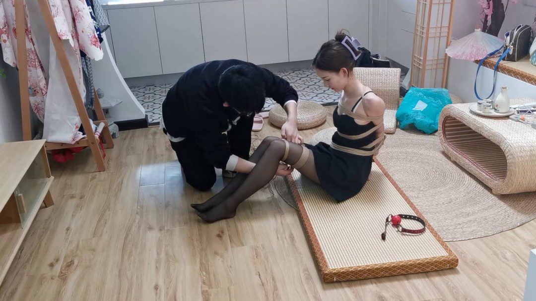 直臂捆绑果果，口含口球捆绑放置-5