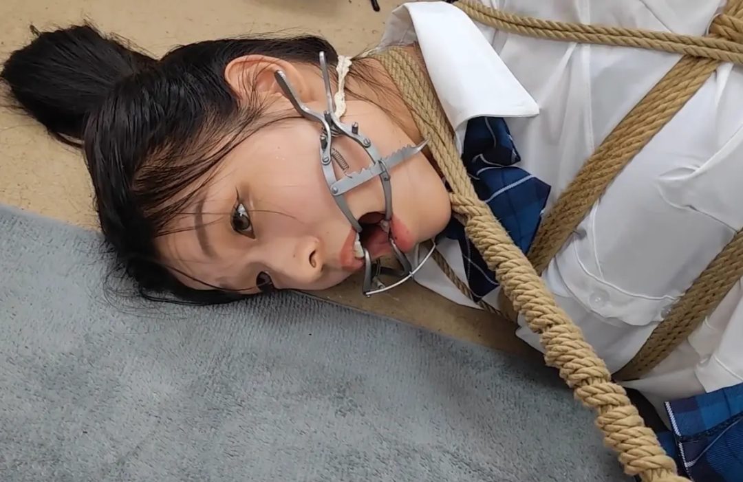 妍妍 白丝JK桃傅 开口器挠痒-4