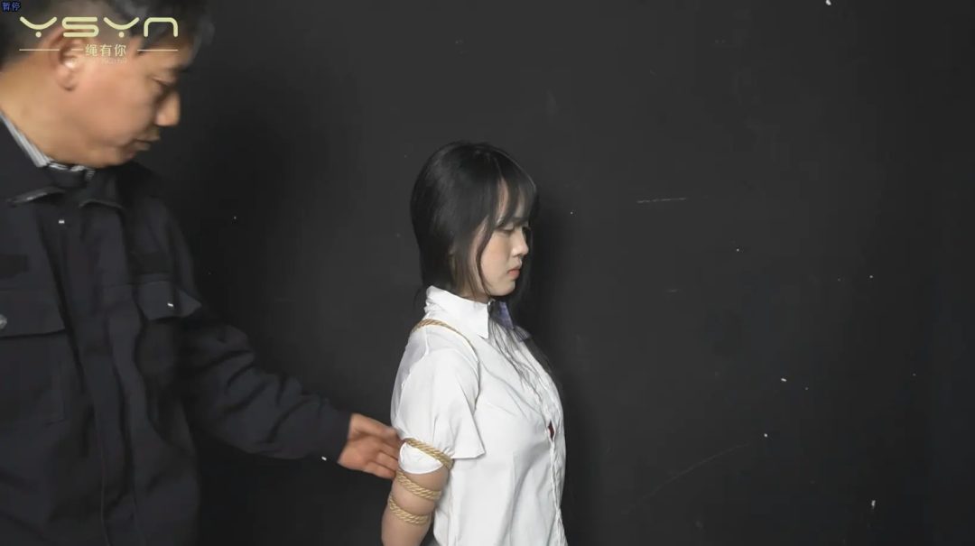 漂亮的JK女孩婷婷犯下罪行被关押审讯惩罚后供认不讳被执行绞之刑仔细验尸摆弄-15