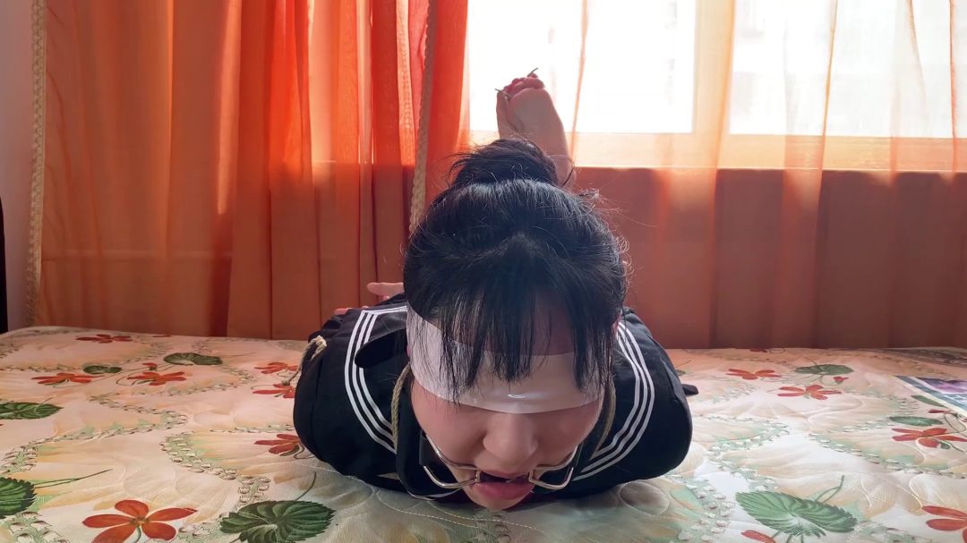 糖糖大长腿裸足驷马受缚-7