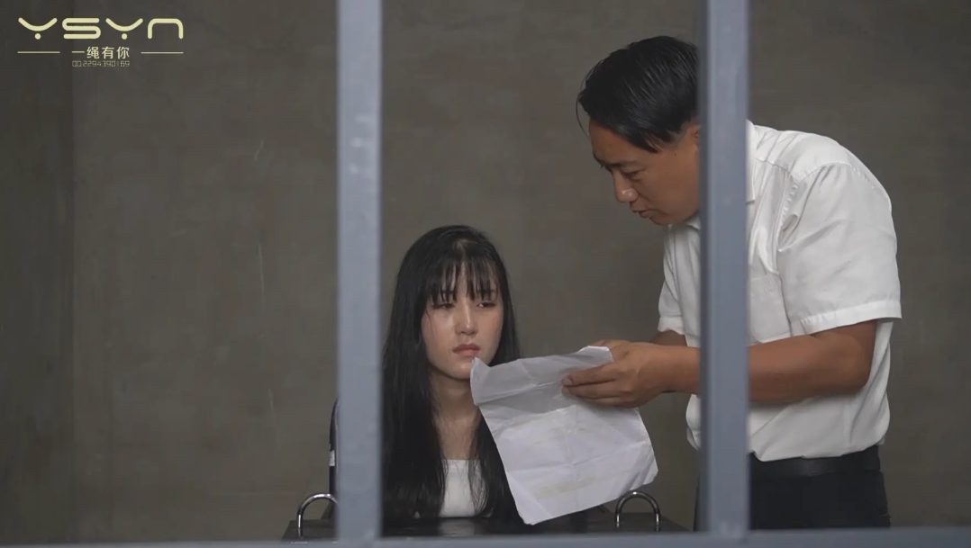 【冤狱】由安妮出演使用了板拷筒拷臂拷脚铐驷马铐拷的非常紧走路寸步难行（上）-8