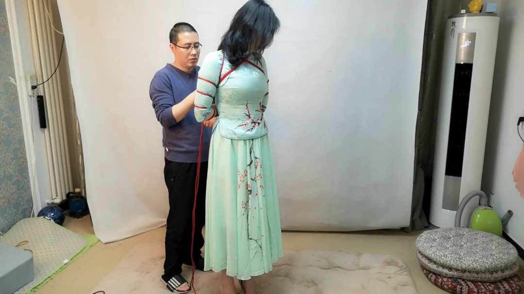 林秋初试镜 丰满异常专业模特 古装套裙捆绑-3