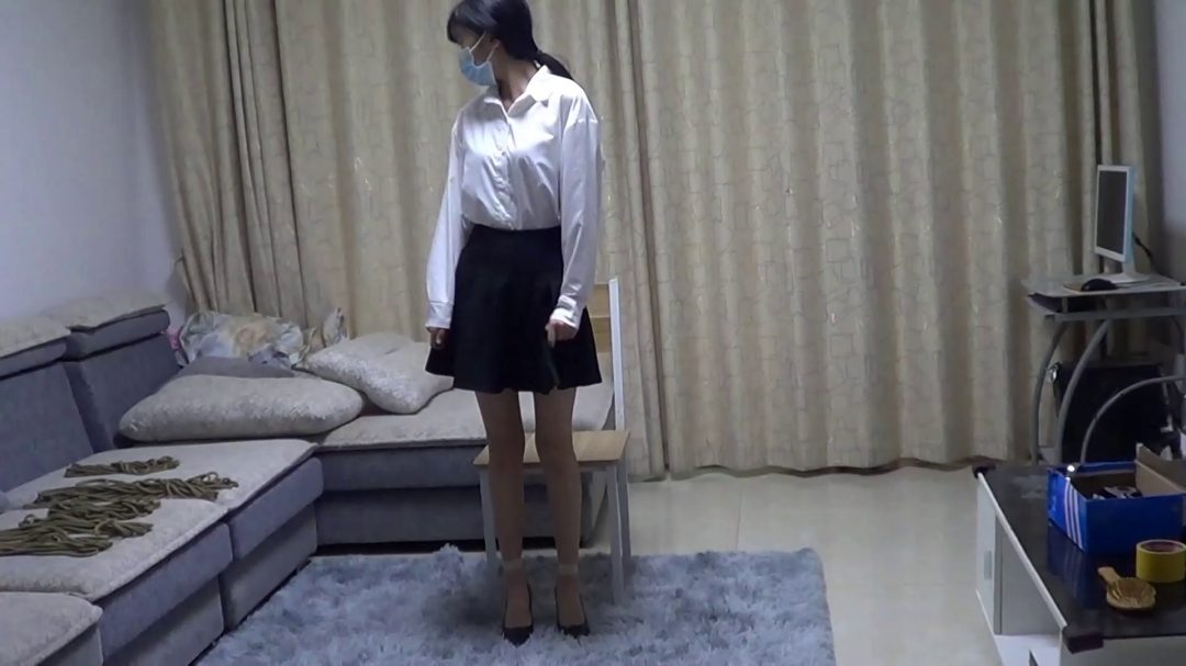 制服女孩 原味堵嘴 挠痒放置 驷马 床上固定捆绑欺负到真的生气骂人~ 红豆-1