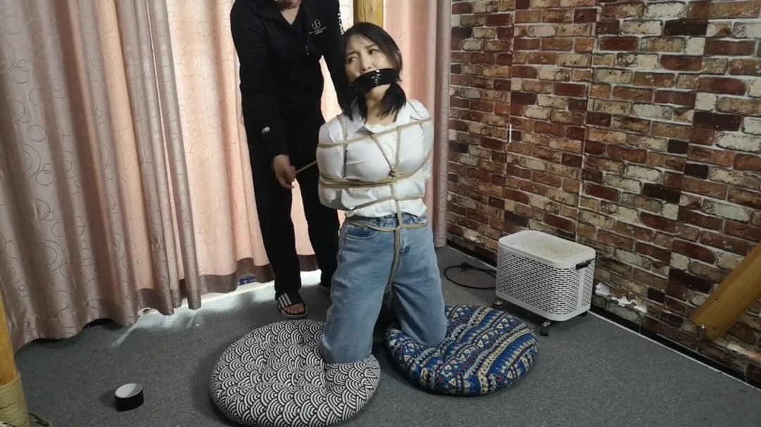 嘉文 被捆绑的牛仔裤-5