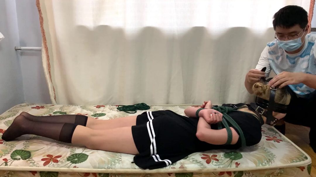 水手服萌妹柚子蛇缚暴力承压驷马，越玩越暴力是个坏习惯！-4