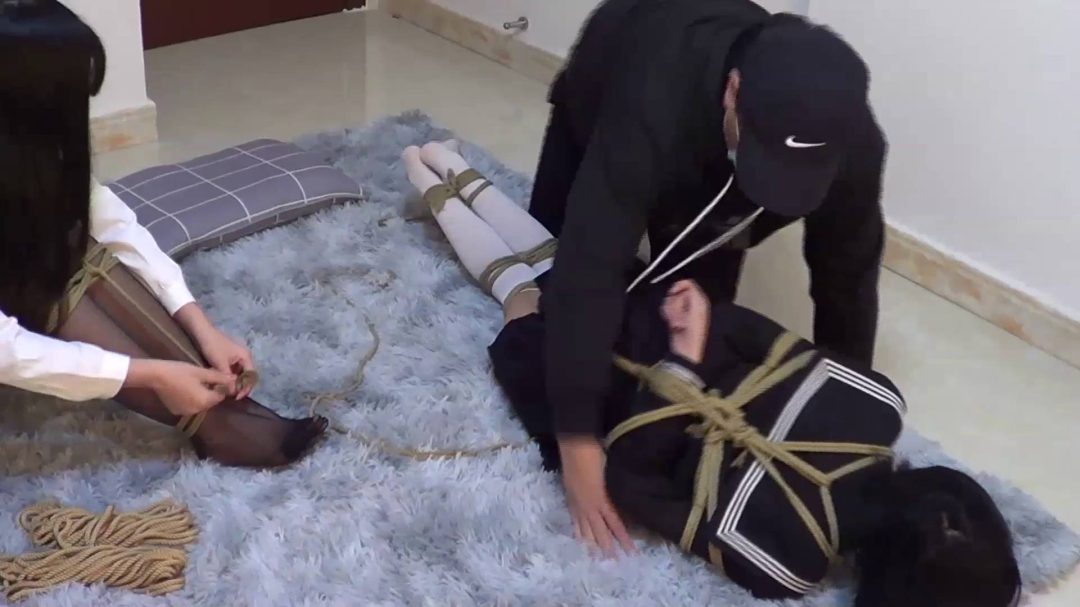 00后 玉箫 红豆 黑白天使 丝袜紧缚 互相解缚 驷马放置挣扎-2