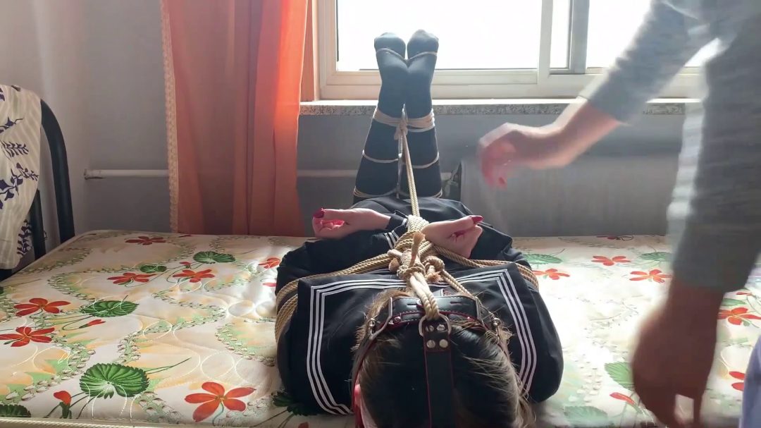 莹莹 马具口球 连头驷马强制抬头 挣扎口水-7