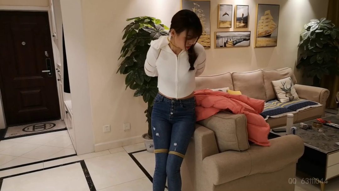 雨仟 超长腿 牛仔裤捆绑 娇柔的车模-4