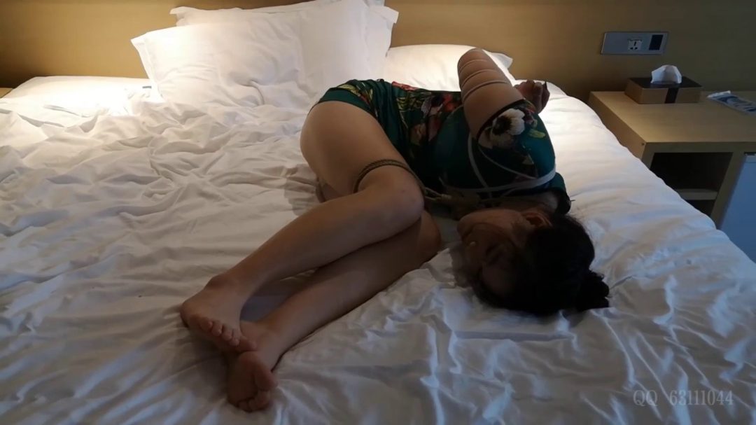 纭纭绿旗袍 五花紧缚驷马-6