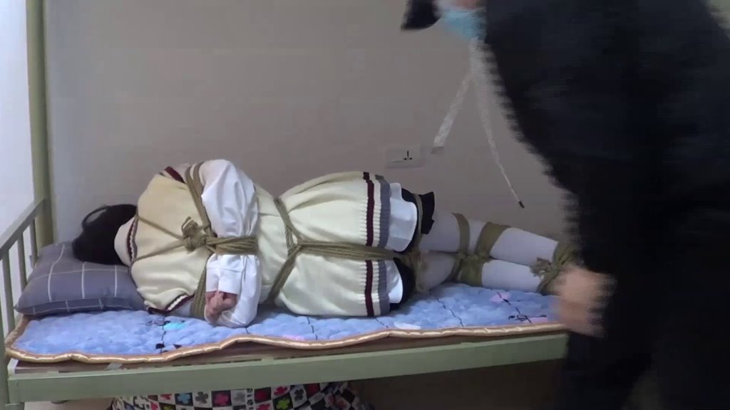 定拍00后美女红豆妹子的捆绑调教-3