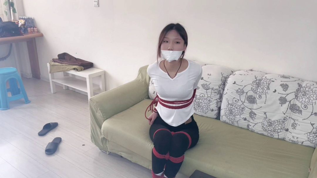 婉儿第一次体验紧缚-4