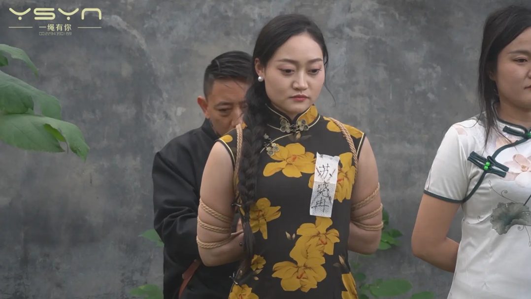 【秋霜姐妹魂】旗袍姐妹戴着枷锁押送刑房各种酷刑诱惑使其招认但面对各种刑具信仰不曾不动摇-8